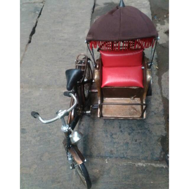 (BISA COD) Miniatur Sepeda Becak Payung Manado Bahan Besi - Souvenir Jogja Candi Prambanan