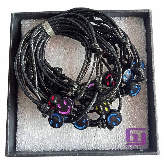 Isi 12 Pcs (1 Lusin) Gelang Tali Korea Hitam seri Liontin Smile Warna