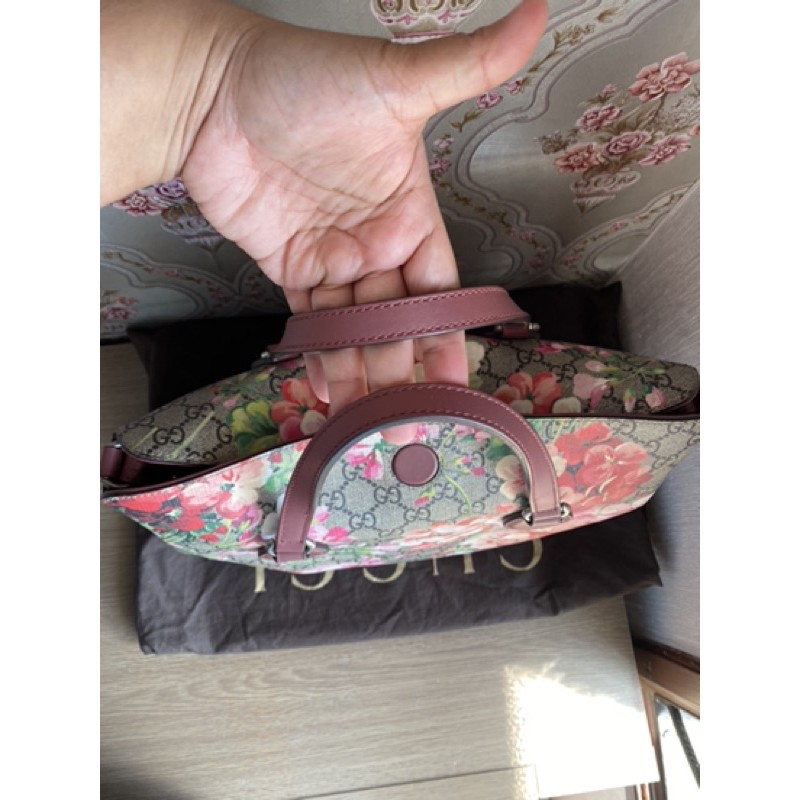 Gucci GG Supreme Tote Blooms