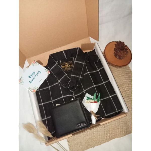 HAMPERS COWOK KEMEJA FLANEL KOTAK KOTAK / GIFTBOX UNTUK COWOK / KADO ULANG TAHUN WISUDA DLL