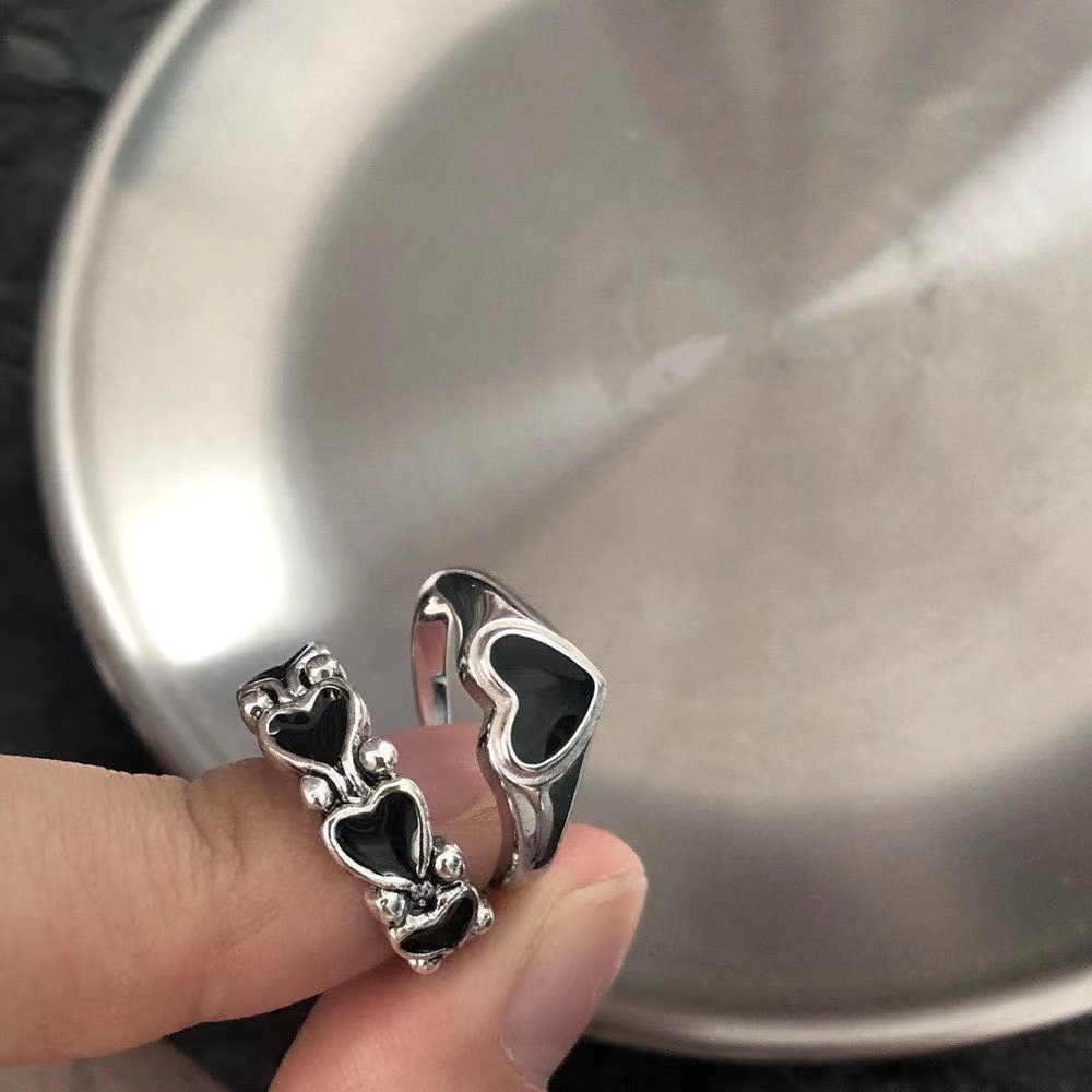 1 Pc Cincin Model Terbuka Adjustable Desain Hati Warna Hitam Bahan Silver Untuk Pesta