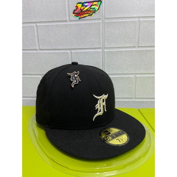 Topi FOG essentials x New Era second original