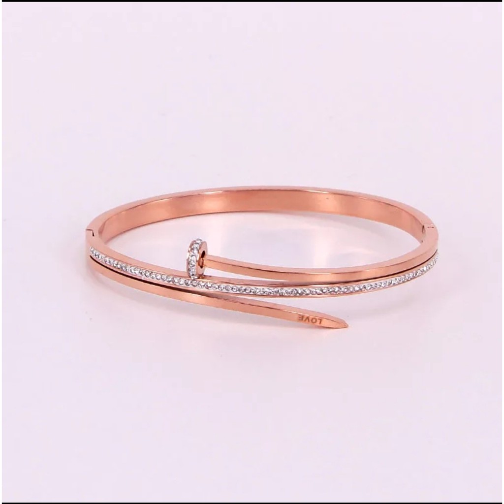 Gelang Bangle Titanium Model Paku Love Diamonds Dengan Embosan Love