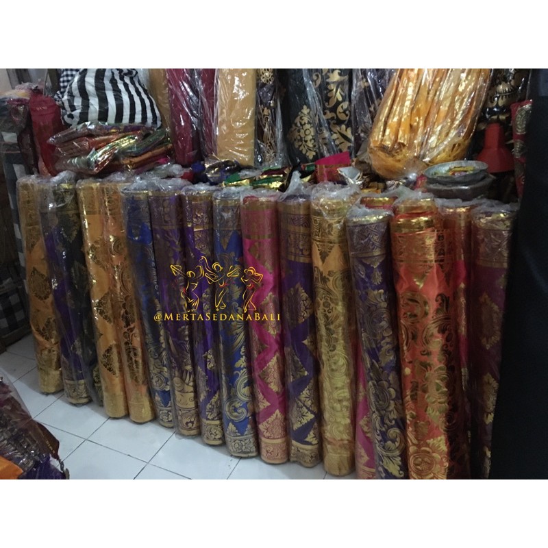 Kain Satin Prada Dekorasi Motif Bunga Bali Beragam Warna Harga Per 0,5 Meter