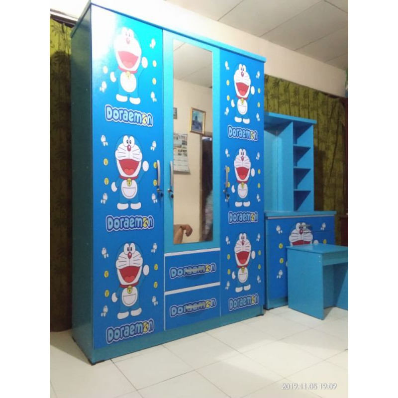 lemari Doraemon