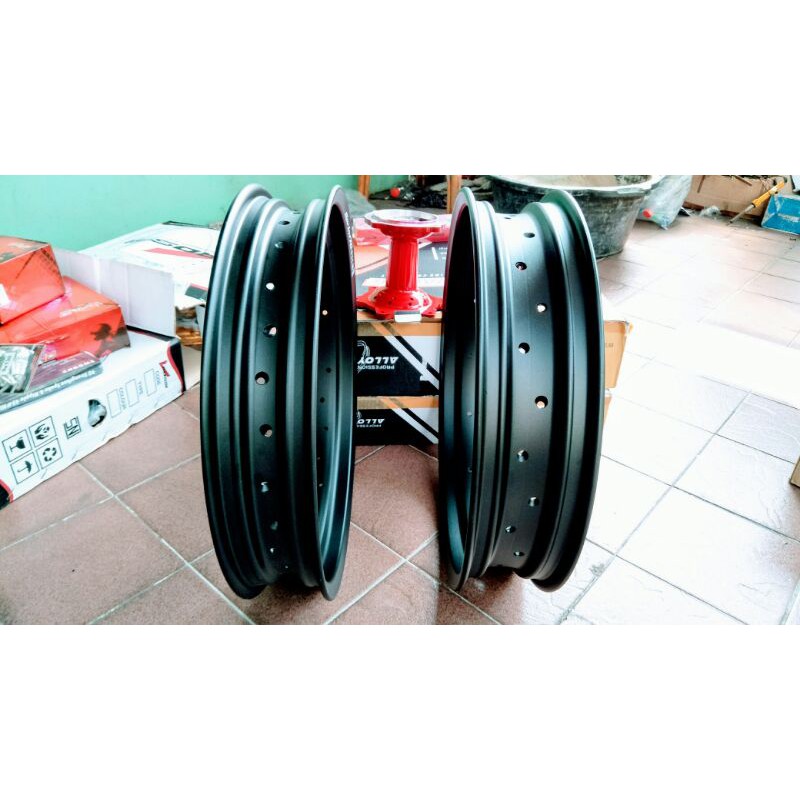 Velg tapak lebar Sprint Xd 300/350-17 hole36/32 black doof