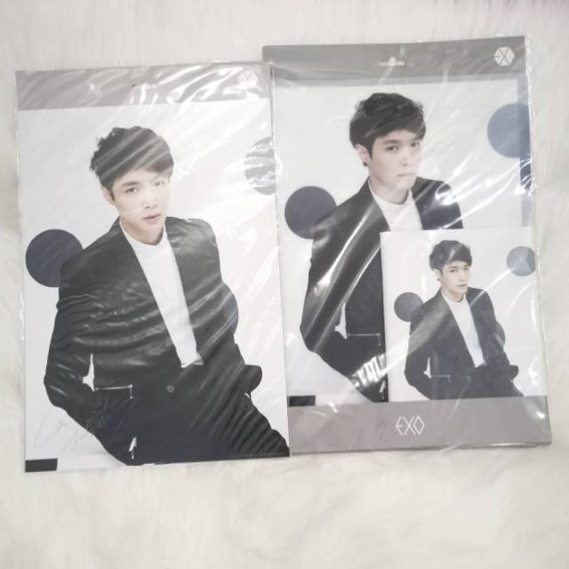 Exo official stationary set - lay / yixing version
