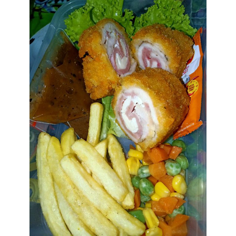 

CORDON BLEU Z&Z STEAK WITH HOMEMADE SAUCE