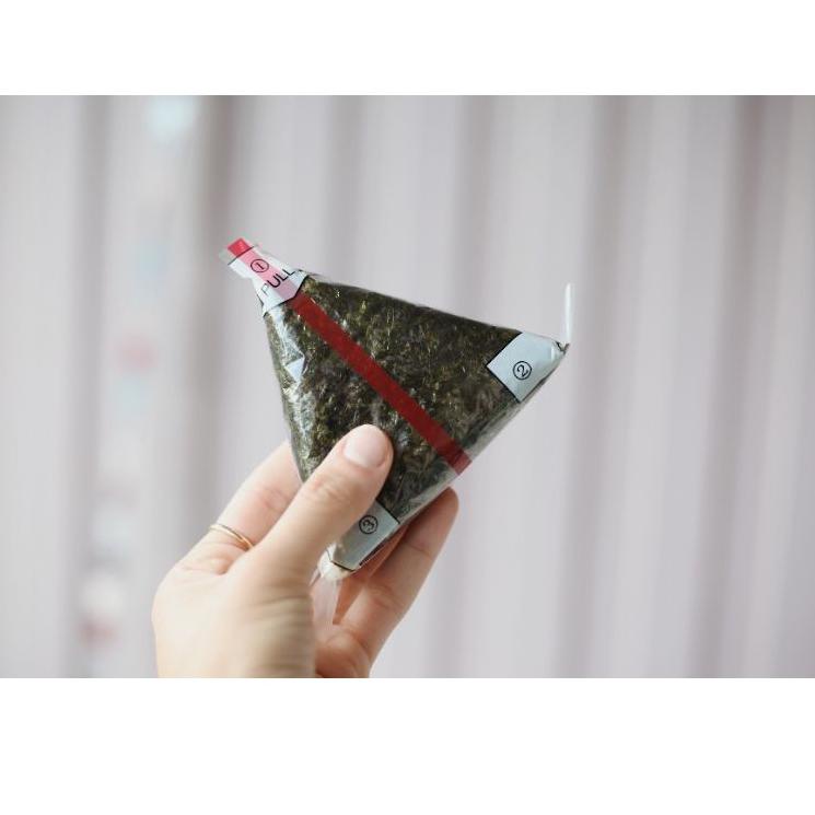 

Stock Banyak GBQMW NORI ONIGIRI | 100 Lembar Nori Manjun Wrapper Bungkus Onigiri Triangle 64 Serba M