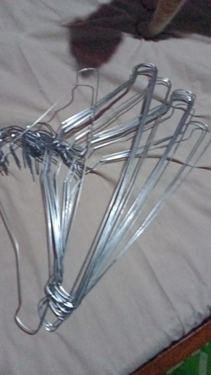 Gantungan Baju Kawat / Hanger Kawat Set Isi 10