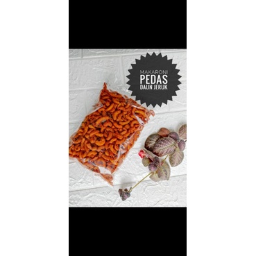 

CEMILAN SNACK MAKARONI PEDAS DAUN JERUK kemasan 250gram