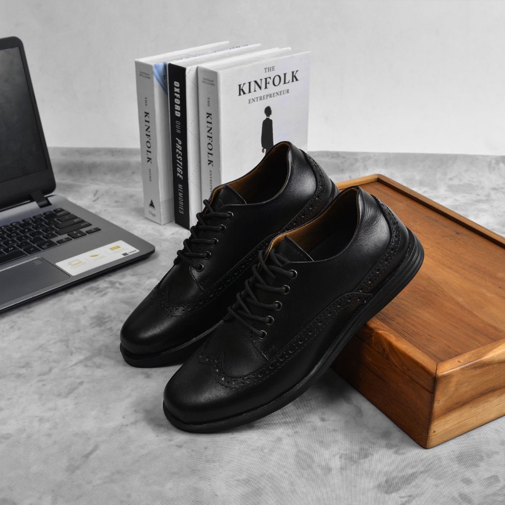 HALSTEN BROWN ORIGINAL x GREATA Sepatu Kulit Sapi Asli Coklat Pria Formal Pantofel Tali Kerja Kantor Dinas Resmi Guru Kantoran Pesta Undangan Kondangan Nikah Kuliah Semi Casual Brogue Wingtip Modern Oxford Derby Genuine Leather Men Footwear Keren Kekinian