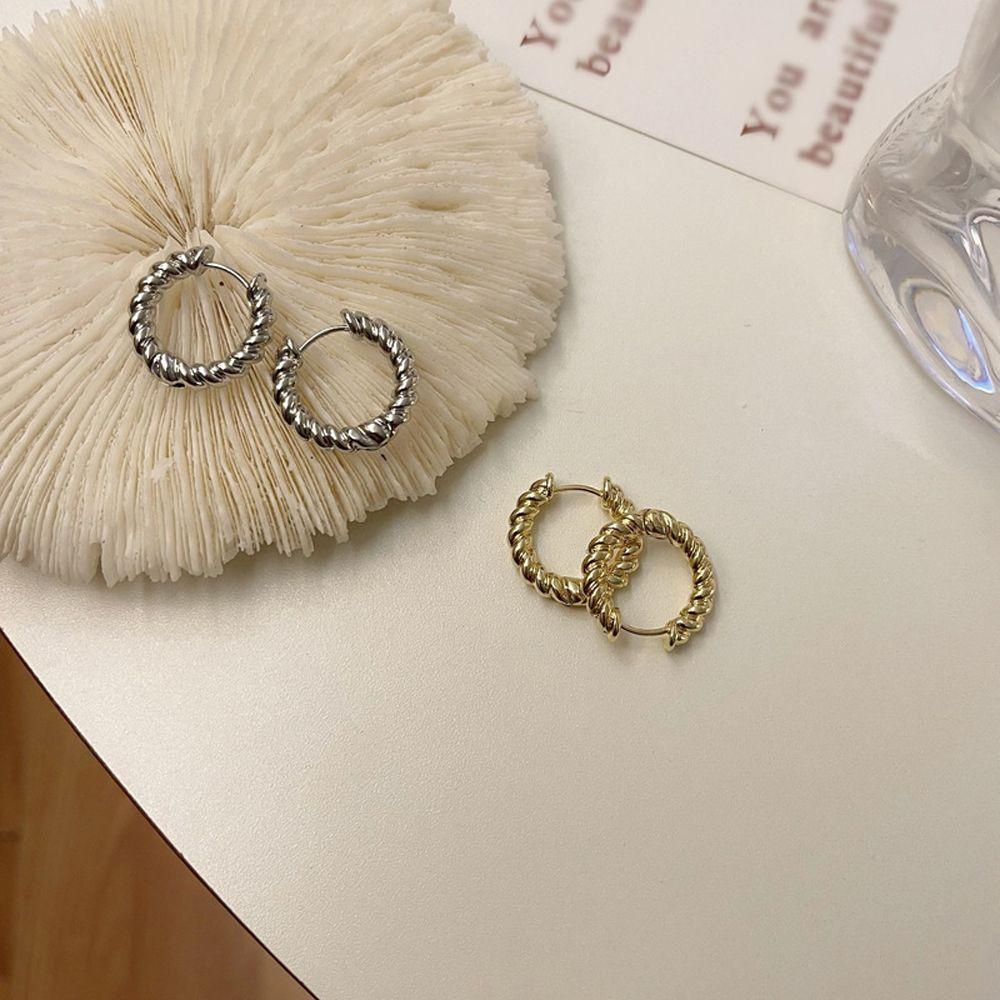 Mxbeauty Anting Logam Elegan Retro Kecil Keren Bentuk Sekrup Anting Gaya Korea Sederhana