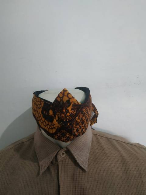 Iket ikat kepala totopong topi tradisional sunda atas bolong