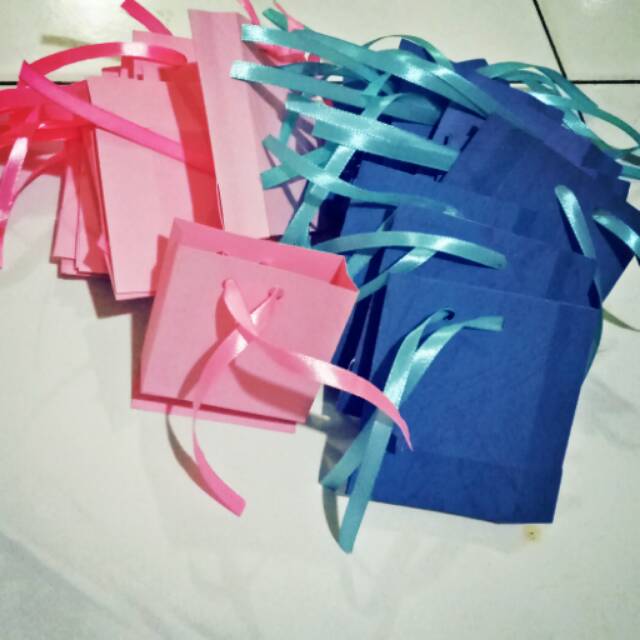 

Kotak souvenir/paper box pita