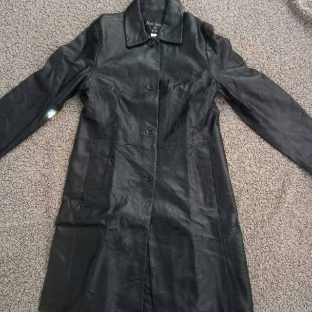 Jaket kulit panjang wanita