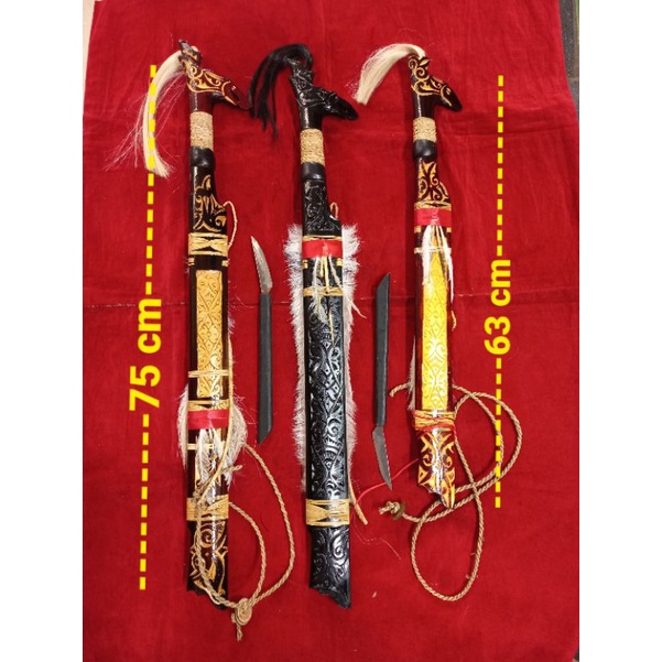 Mandau Dayak baja tajam