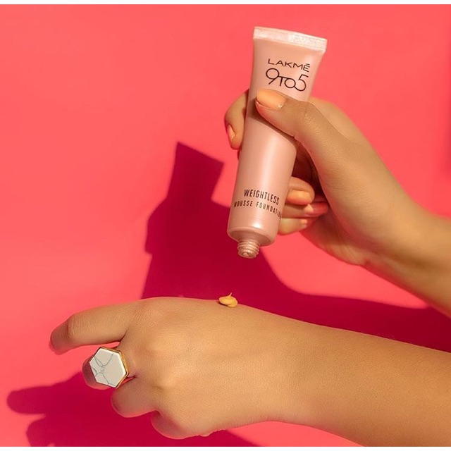 LAKME WEIGHTLESS MOUSSE FOUNDATION