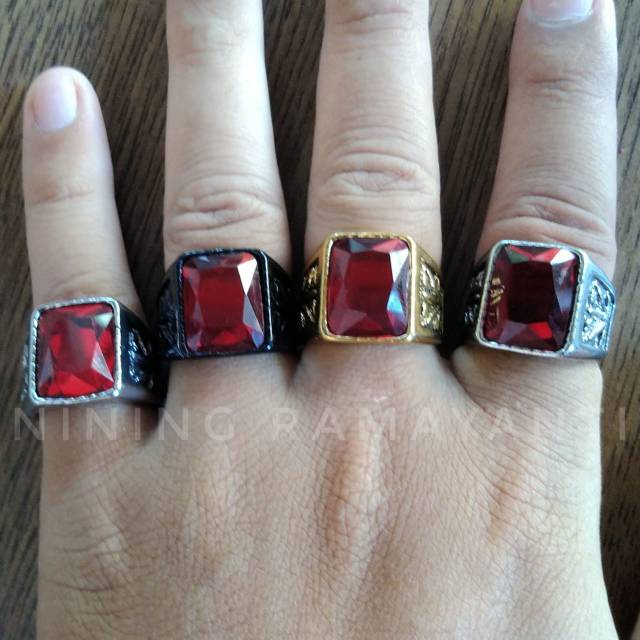 Cincin pria mata merah ring warna hitam emas silver