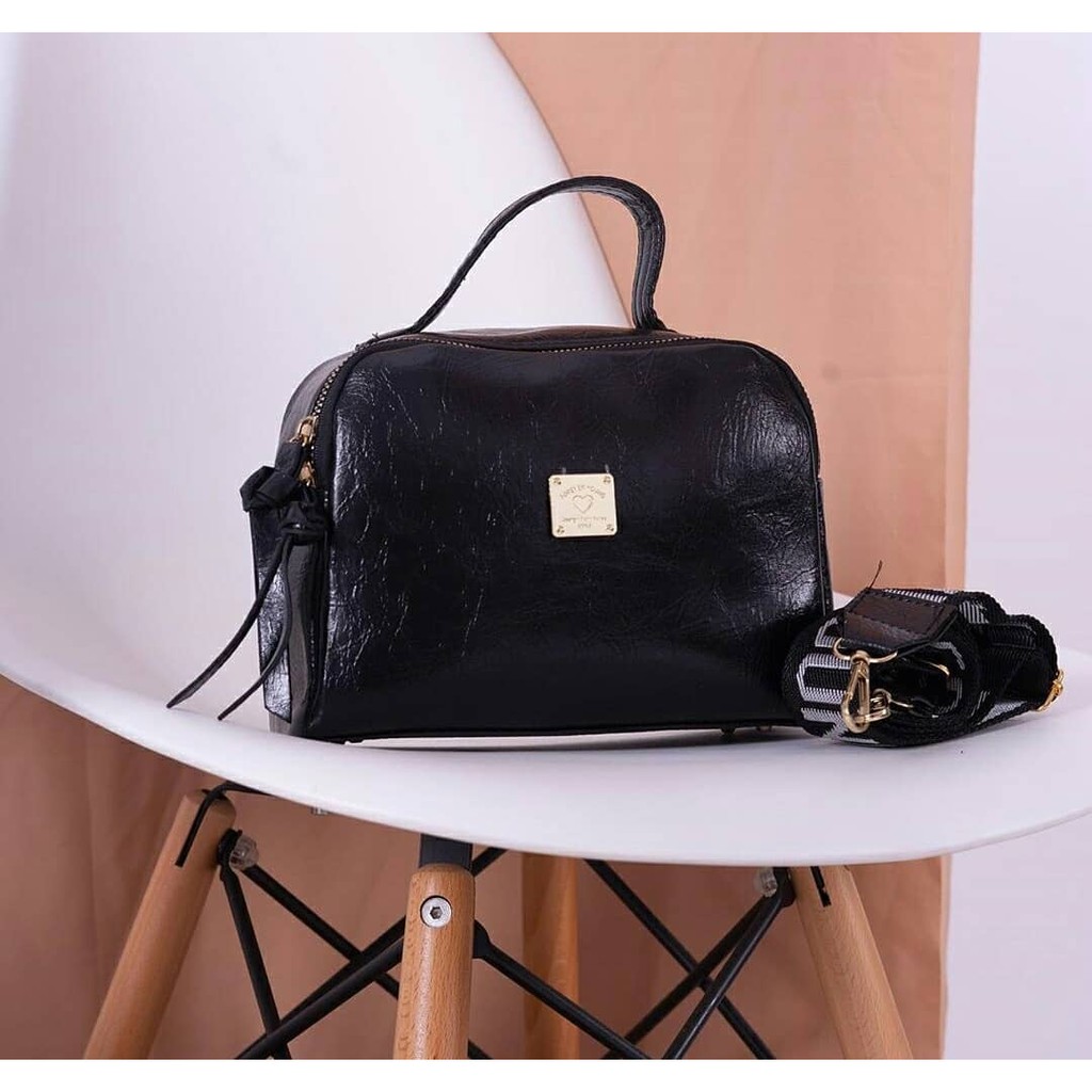 Lyora bag
Bahan sintetis