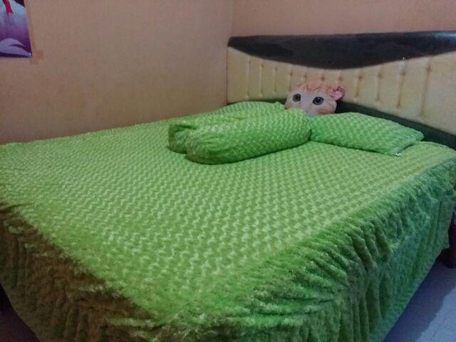 Sprei Bulu Rasfur Merk Karindo Jelas Terpercaya Kualitas Sepaket Dengan Sarban & Sargul Bonus Tas