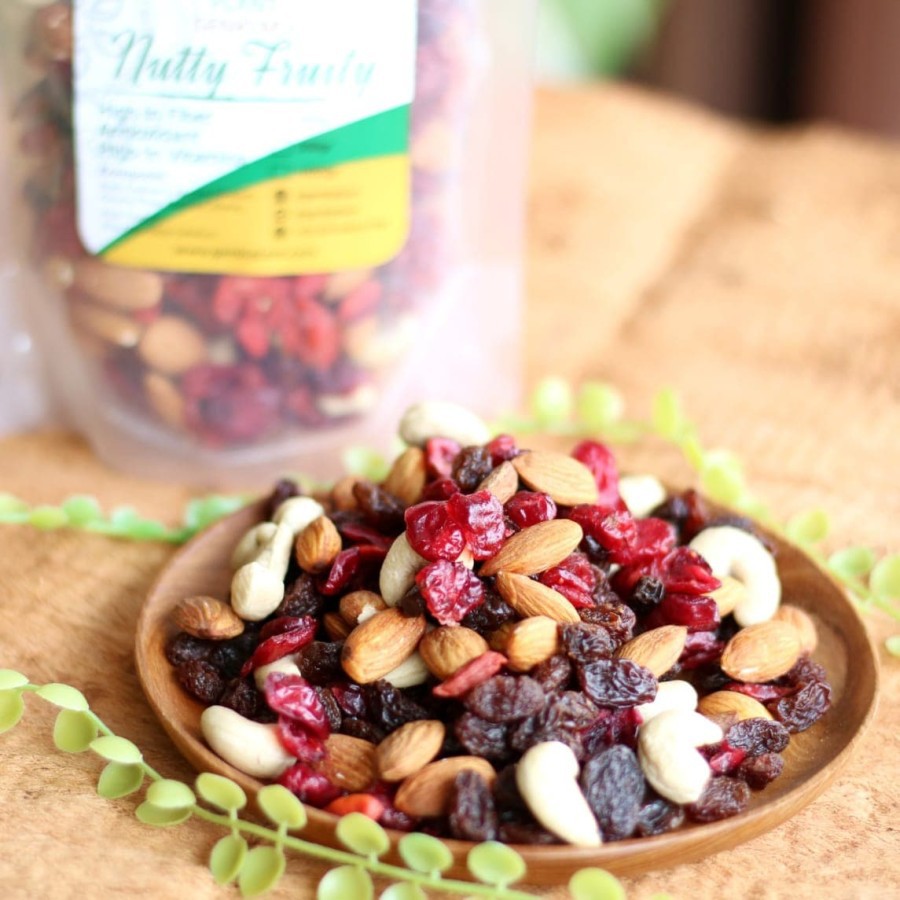 

MIXED NUT AND DRIED FRUIT 250GR | CEMILAN KACANG DAN BUAH KERING