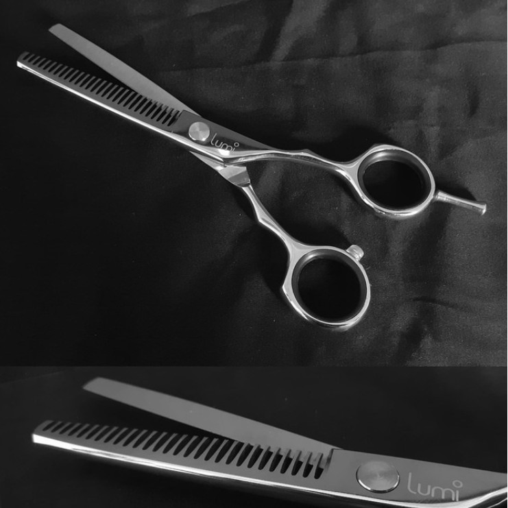 Gunting Penipis Lumi  Silver Plain (Handle Karet Hitam)