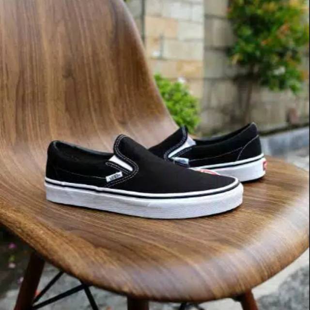 vans slip on classic black white