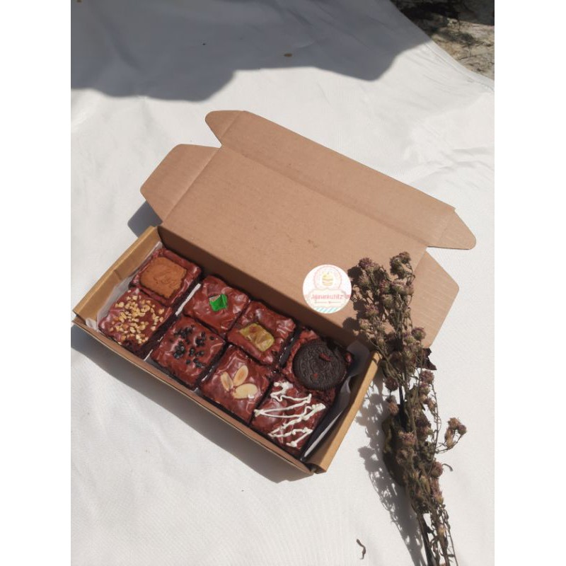 

Fudgy Brownies red velvet isi 8 (JNT ONLY)