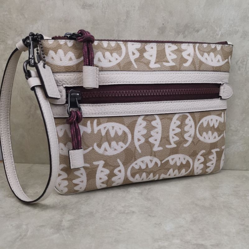 coach large cluth light khaki