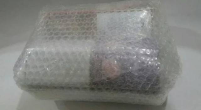 

Bubble wrap atau plastik pembungkus