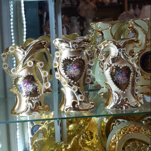 Pajangan set 3 - Jual pajangan keramik import - Dekorasi lemari kaca