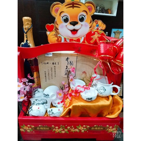 

Hampers Imlek Tea pot set