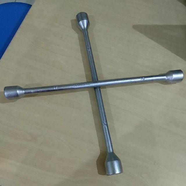 KUNCI RODA PALANG