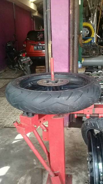 Tirechanger manual alat buka pasang ban