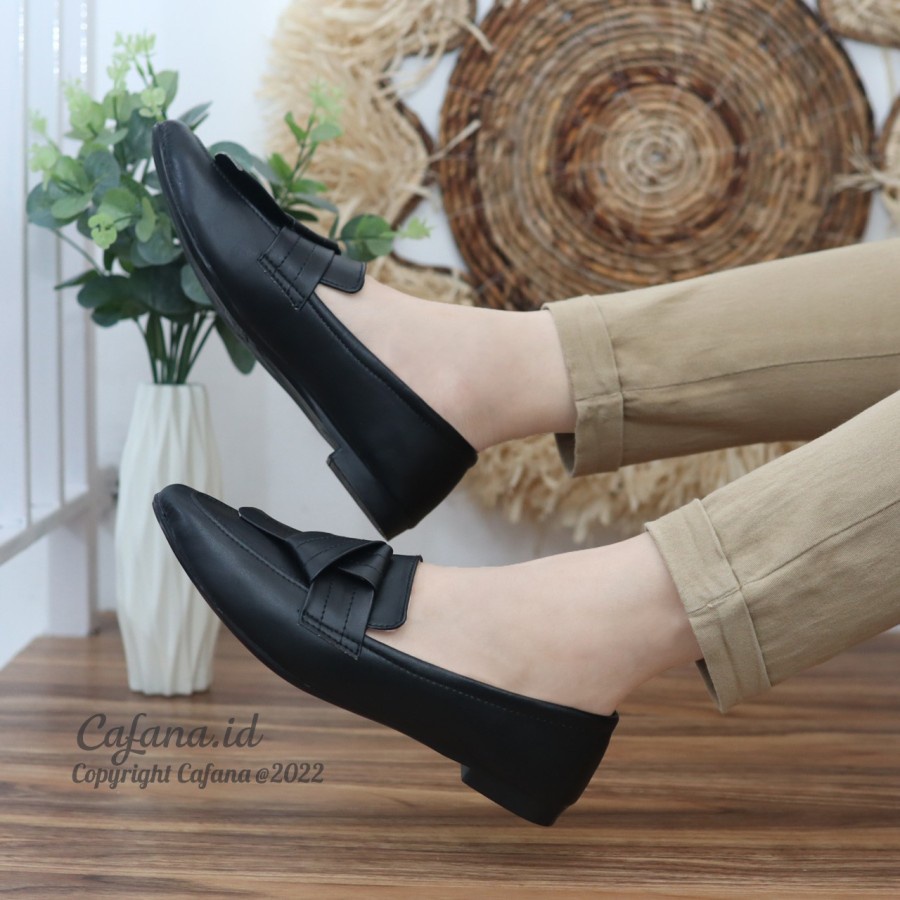 Sepatu Flat Shoes Wanita Alleena Kekinian Tren 2022