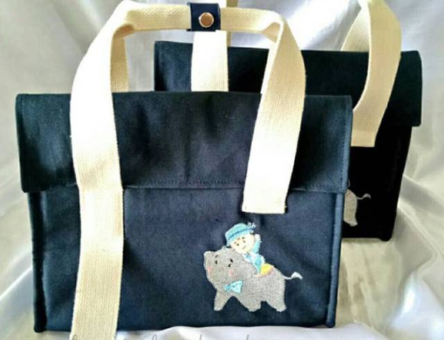 Tas totebag custom nama dan gambar