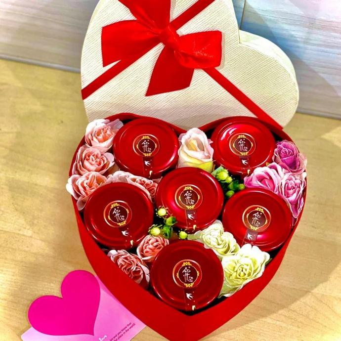 

ESSENCE BIRDNEST VALENTINE GIFT BOX HAMPERS VALENTINE MIX VARIAN SDD65464CE