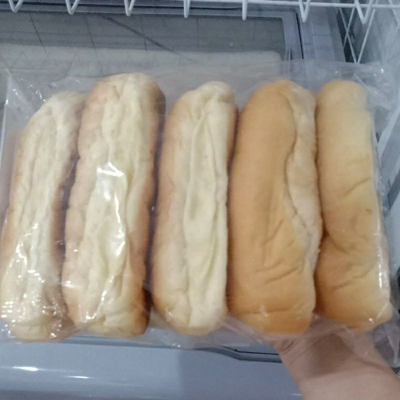 

roti hotdog isi 2pcs