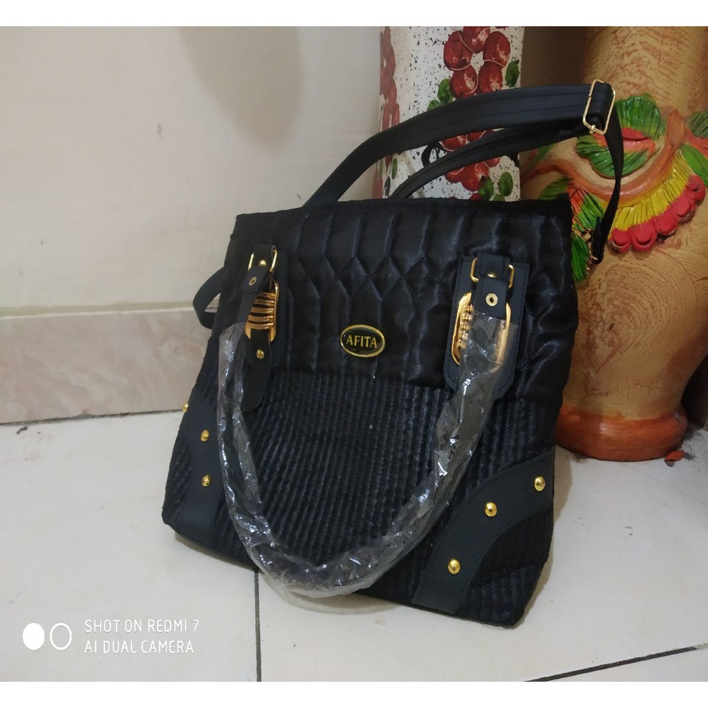 Tas Selempang Emak Emak  Bahan Tas Di Jamin Tahan Lama...