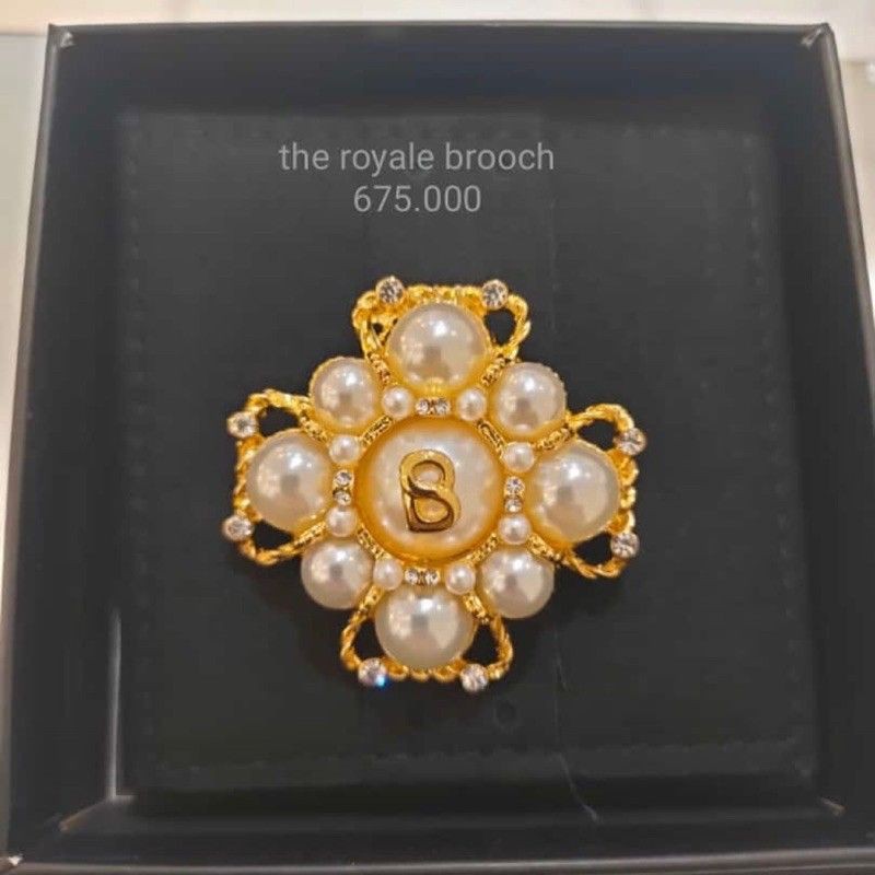buttonscarves royale brooch new