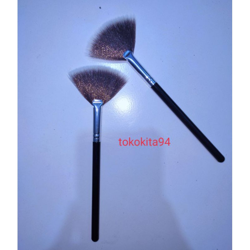 Kuas Highlighter Satuan - Fan Brush Highlight 1 Pcs - Kuas Shading Tirus Make Up Hitam