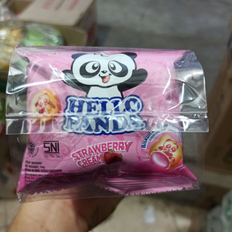 

Hello Panda Biskuit Strawberry Cream 10g