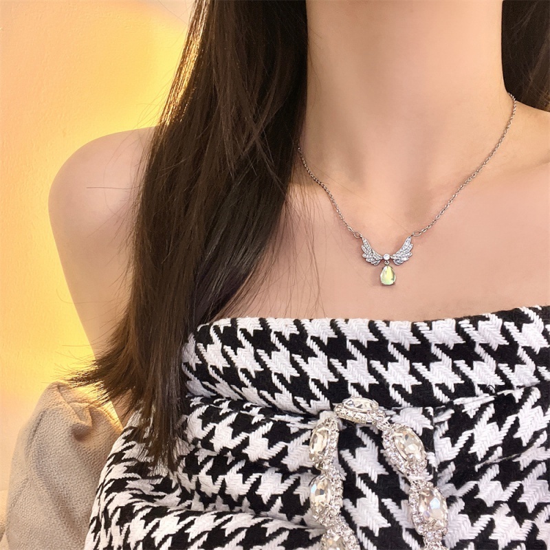 Kalung Rantai Klavikula Hias Liontin Sayap Malaikat Bahan Moonstone