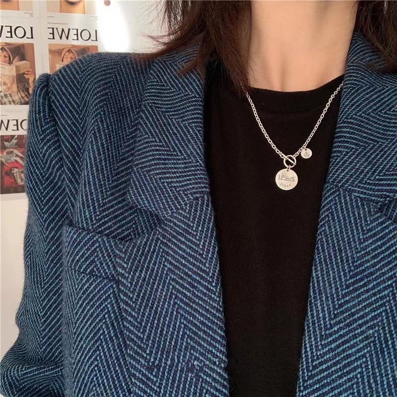 Kalung Rantai Klavikula Pendek Dengan Liontin Bulat Motif Tulisan Gaya Korea Untuk Wanita