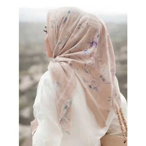 Buttonscarves Sofya Series in Pepper Preloved With Box
