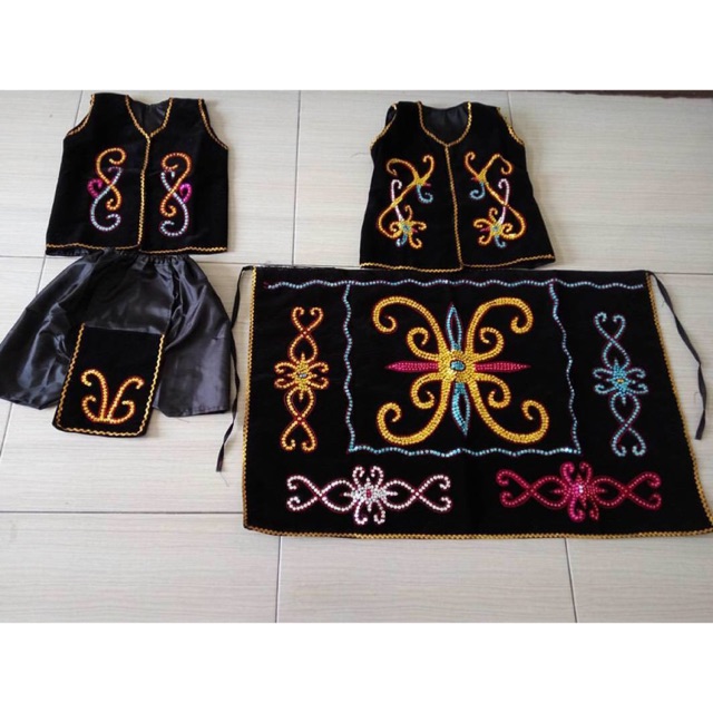 SEPASANG BAJU DAYAK COWOK &amp; CEWEK 4-6 TAHUN