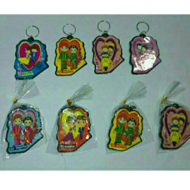 Souvenir gantungan kunci pernikahan pengantin