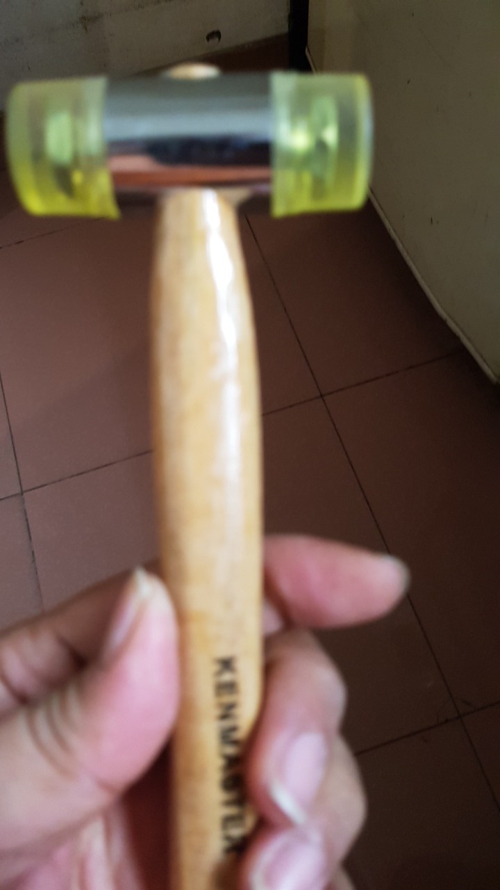 Kenmaster Palu Karet 25 Mm Gagang Kayu Kuning Nylon 2 Sisi
