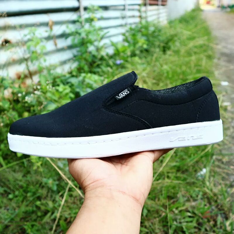 SEPATU SLIP ON PRIA SOL DI JAHIT BISA COD KASUAL SANTAI WARNA HITAM PUTIH SEPATU SUDAH DI JAHIT SEPATU SLOP PRIA SEPATU SOL KARET